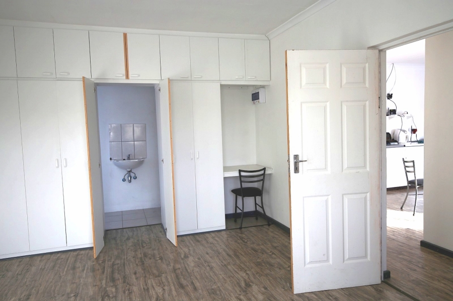 11 Bedroom Property for Sale in Ravensmead Western Cape